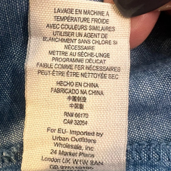 Free People off shoulder linen blend blue chambray top. Size Small. - Picture 6 of 9